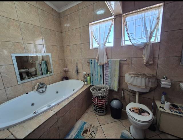 3 BEDROOM TOWNHOUSE FOR SALE IN VANDERBIJLPARK SE 1